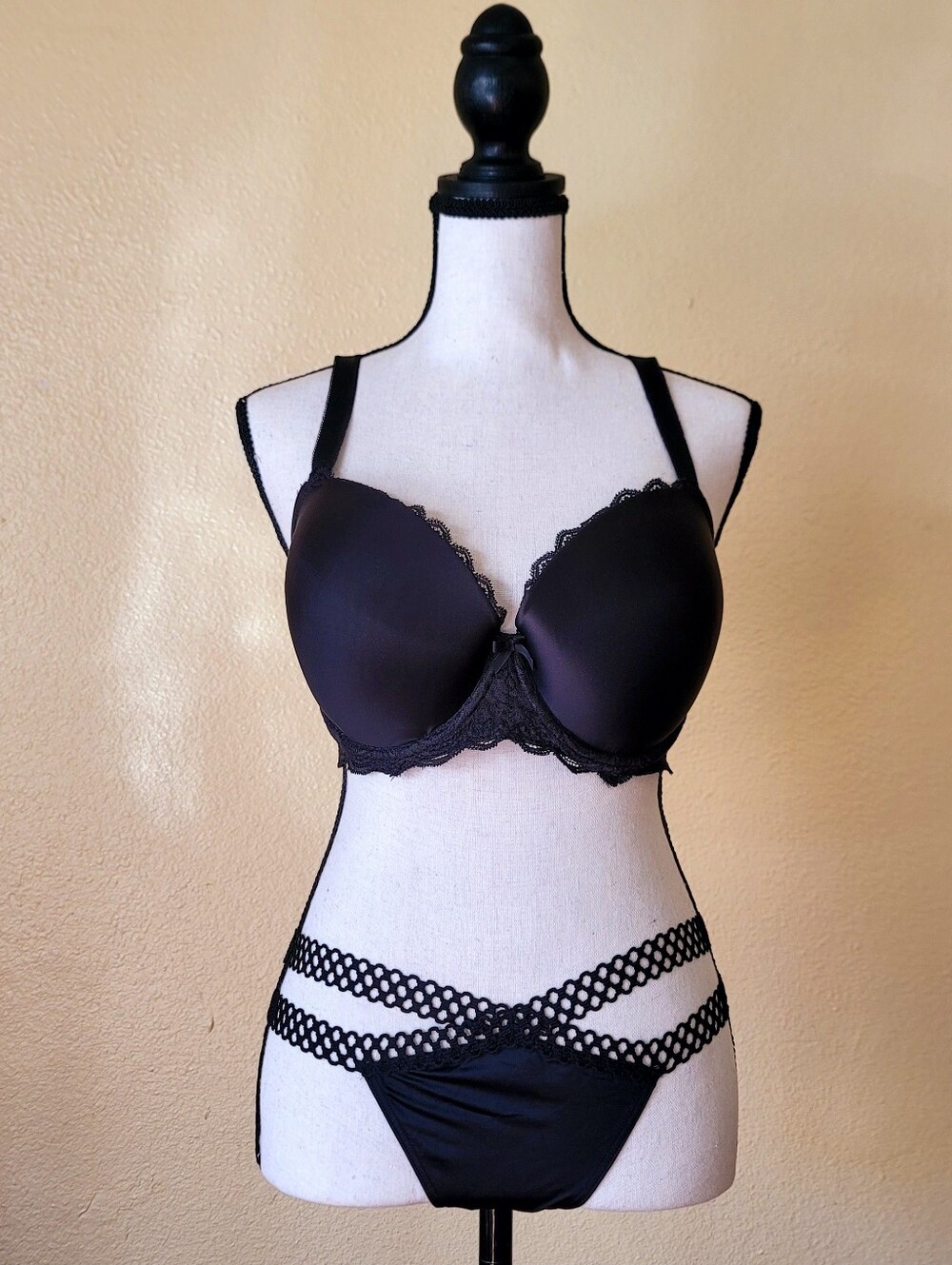 VS Victoria's Secret Dream Angels Lightly Lined Lace Demi Bra 34DDD Sexy Black - Picture 13 of 13